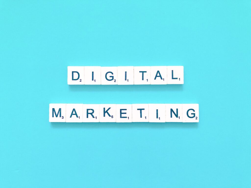 equipo de agencia de marketing digital trabajando